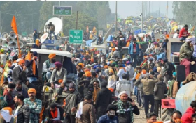 किसानों ने शंभू बॉर्डर से दिल्ली की ओर फिर शुरू किया मार्च, कुछ मीटर बाद रोके गए