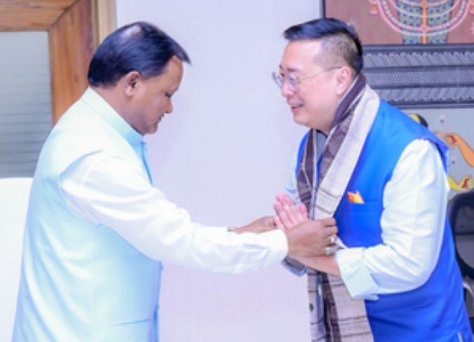 भारत में सिंगापुर के उच्चायुक्त साइमन वोंग ने ओडिशा सीएम से मुलाकात की 