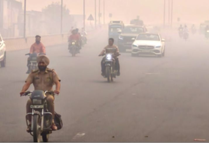 दिल्ली में गिरा पारा, बढ़ी ठंड, कोहरे और शीतलहर को लेकर अलर्ट 