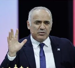 कास्परोव ने हर बाधा को पार कर शिखर तक पहुंचने के लिए गुकेश की प्रशंसा की