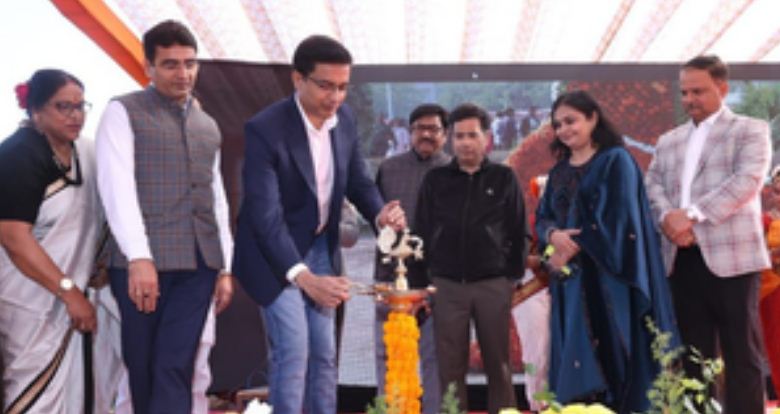 नोएडा के शिवालिक पार्क में दो दिवसीय 'गुलदाउदी शो' का शुभारंभ 