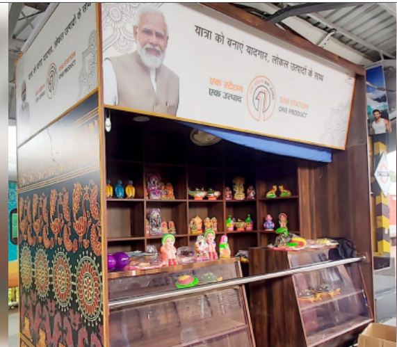 रेलवे स्टेशनों पर ओएसओपी आउटलेट्स की संख्या बढ़कर 1,854 हुई, महिला कारीगरों को मिल रहा फायदा 