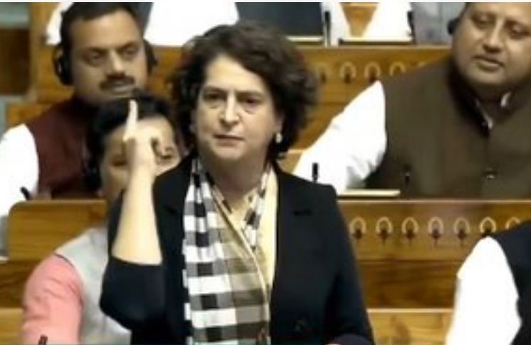 सरकार को बांग्लादेश में अल्पसंख्यकों पर हो रहे अत्याचारों के खिलाफ आवाज उठानी चाहिए : प्रियंका गांधी 