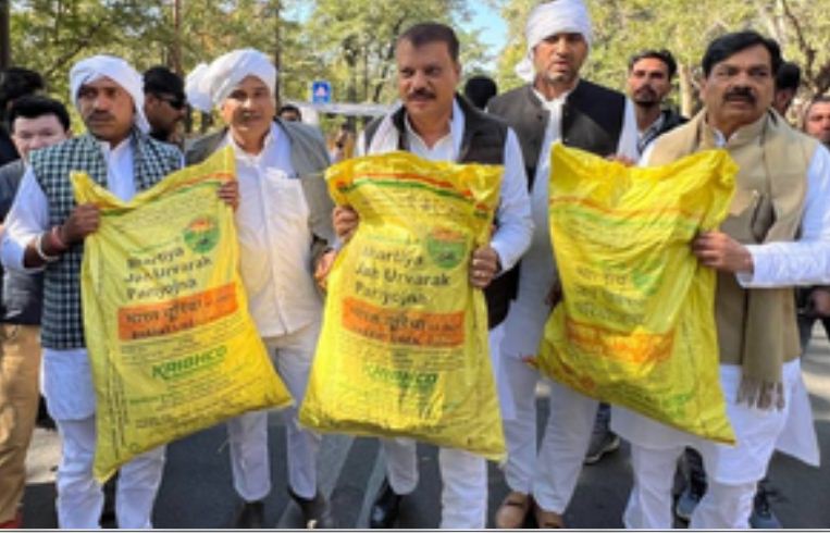 मध्य प्रदेश विधानसभा में खाद पर तकरार, मंगलवार तक कार्यवाही स्थगित 