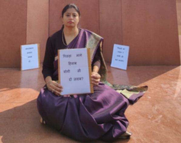 उत्तर प्रदेश : विपक्ष ने संभल-बहराइच के मुद्दे पर विधानसभा में सरकार को घेरा, पल्लवी पटेल धरने पर बैठीं 