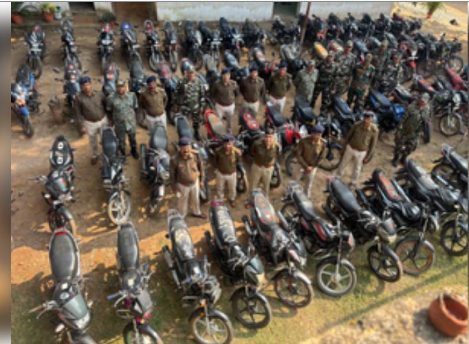झारखंड के सरायकेला में बाइक चोरी करने वाले बड़े गिरोह का खुलासा, 70 बाइक बरामद, चार गिरफ्तार 