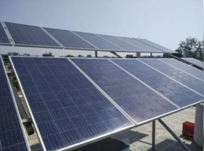 सीएम योगी के नेतृत्व में सौर ऊर्जा से जगमग हो रहा उत्तर प्रदेश, तेजी से लगाए जा रहे सोलर रूफटॉप पैनल