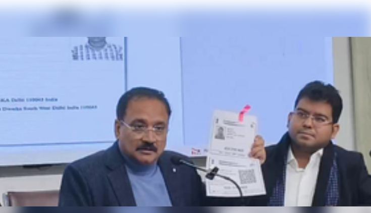 दिल्ली में नकली आधार कार्ड बनाया जा रहा है : वीरेंद्र सचदेवा 