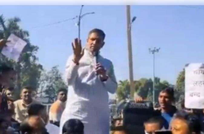 इंदौर में चीनी लहसुन के खिलाफ किसानों ने किया प्रदर्शन 