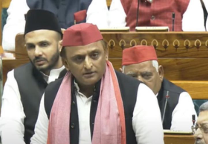 अखिलेश ने बुलाई विधायकों की आपात बैठक, विधायक अतुल प्रधान ने कहा- संविधान की उड़ाई जा रही धज्जियां 