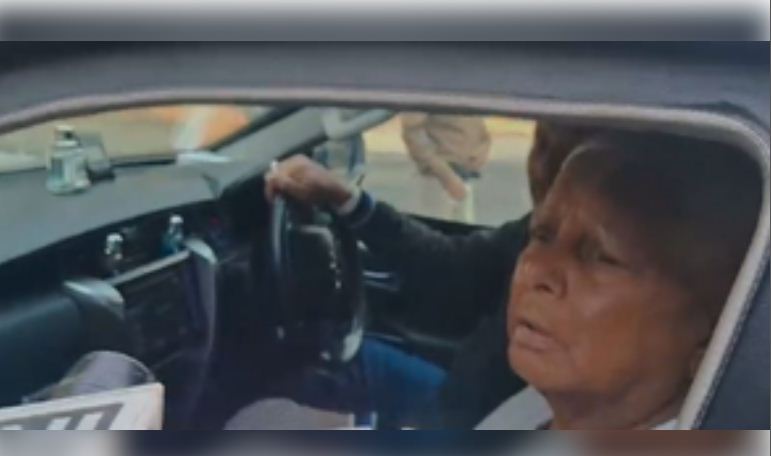 'अमित शाह को छोड़ देनी चाहिए राजनीति': लालू यादव 