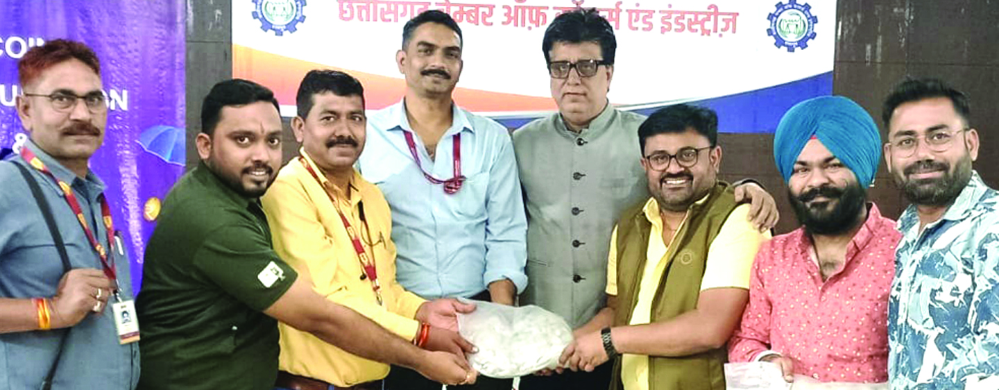 हमारे आग्रह पर पंजाब नेशनल बैंक करेंसी चेस्ट द्वारा व्यापारिक संघों को चिल्हर वितरण-चेम्बर हमारे आग्रह पर पंजाब नेशनल बैंक करेंसी चेस्ट द्वारा व्यापारिक संघों को चिल्हर वितरण-चेम्बर