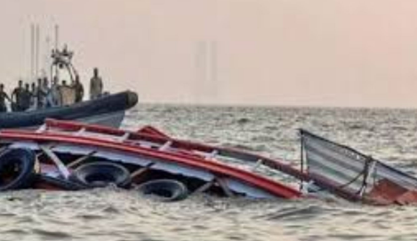 नौका-नौसैन्य पोत की टक्कर: लापता सात वर्षीय लड़के का शव मिला, मृतक संख्या बढ़कर 15 हुई