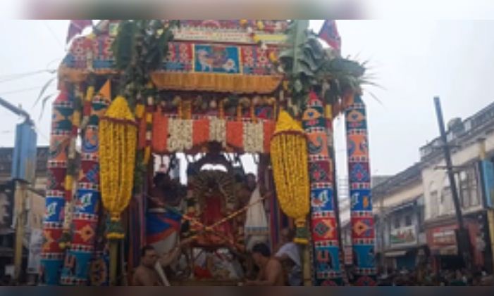 मदुरै के मीनाक्षी अम्मन मंदिर में मनाया गया वार्षिक अष्टमी सप्पारा उत्सव, भक्तों का उमड़ा जनसैलाब 