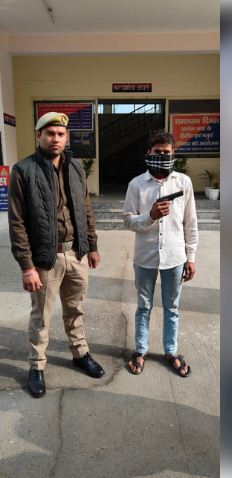 पिस्टल जैसे दिखने वाले लाइटर के साथ बनाई रील, युवक हुआ गिरफ्तार