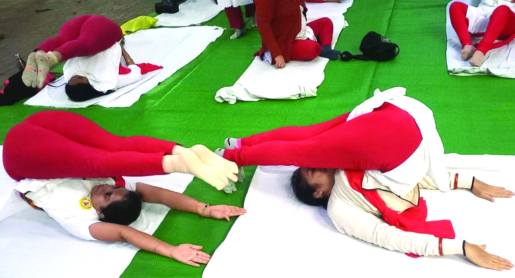 योग साधकों ने नारी शक्ति दिवस मनाया योग साधकों ने नारी शक्ति दिवस मनाया