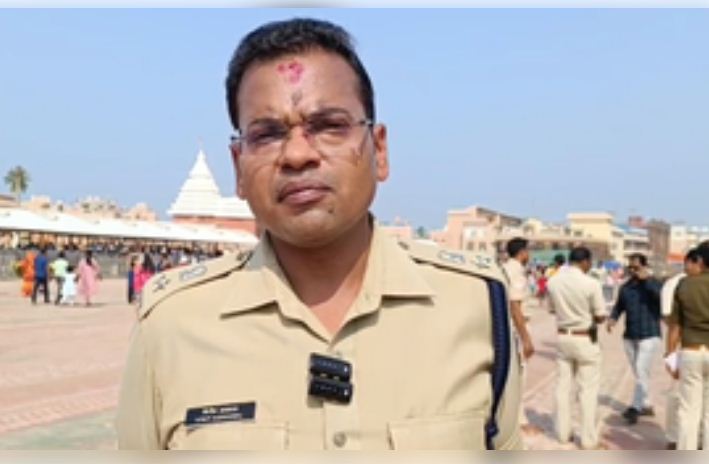 ओडिशा: पुरी में नए साल पर भक्तों की भीड़ को नियंत्रित करने के लिए पुलिस ने किए पुख्ता इंतजाम 