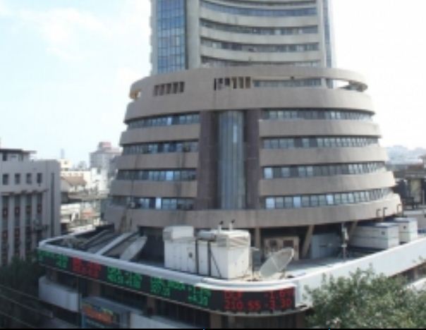 भारतीय शेयर बाजार लाल निशान में बंद, 23,700 स्तर से नीचे निफ्टी