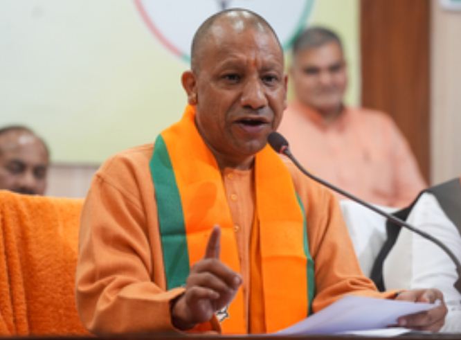 छह से 10 जनवरी तक स्कूलों-कॉलेजों में चलाएं सड़क सुरक्षा जागरूकता कार्यक्रम : सीएम योगी 