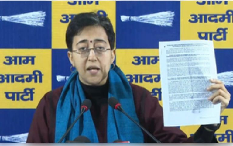 केंद्र सरकार दिल्ली के अलग-अलग हिस्सों में मंदिरों को तोड़ने का प्लान बना रही : आतिशी