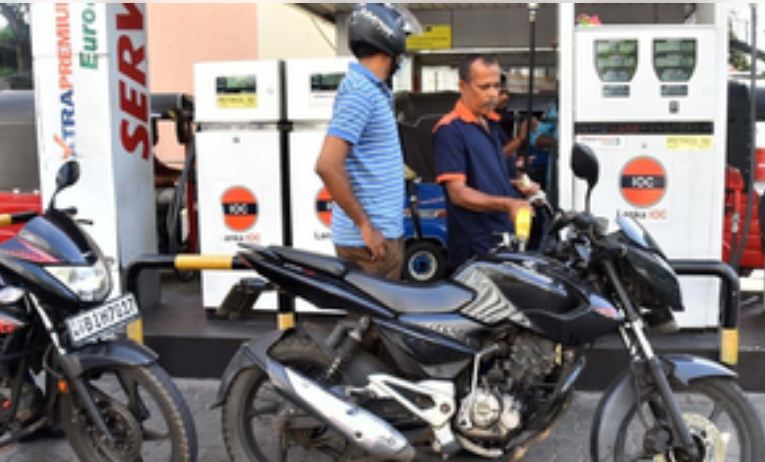 पेट्रोल की बढ़ती मांग के कारण 2024 में भारत में ईंधन की खपत में हुआ उछाल 