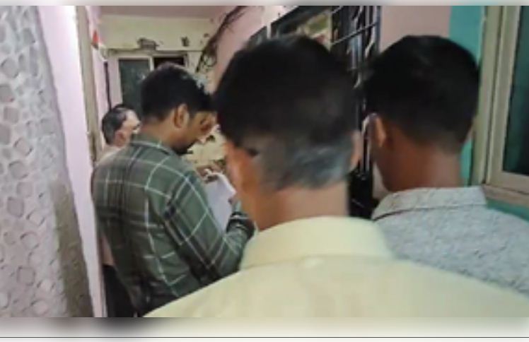 मुंबई : बेटी ने मां को उतारा मौत के घाट, पुलिस गिरफ्त में आरोपी 