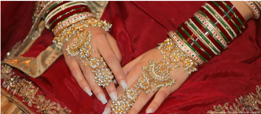 महंगाई के चलते भारत में बढ़ी सोने के हल्के गहनों की मांग