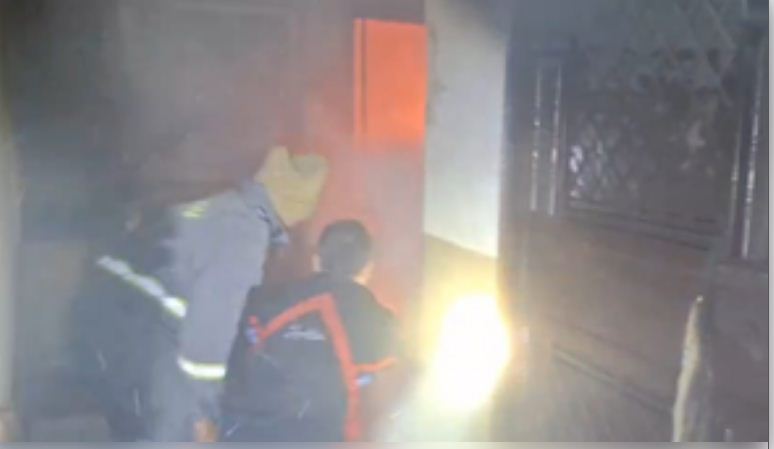 गाजियाबाद : फ्लैट में लगी भीषण आग, फायर ब्रिगेड ने पाया काबू