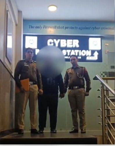 दिल्ली: लड़कियों को ब्लैकमेल करने वाले आरोपी को पुलिस ने किया गिरफ्तार 
