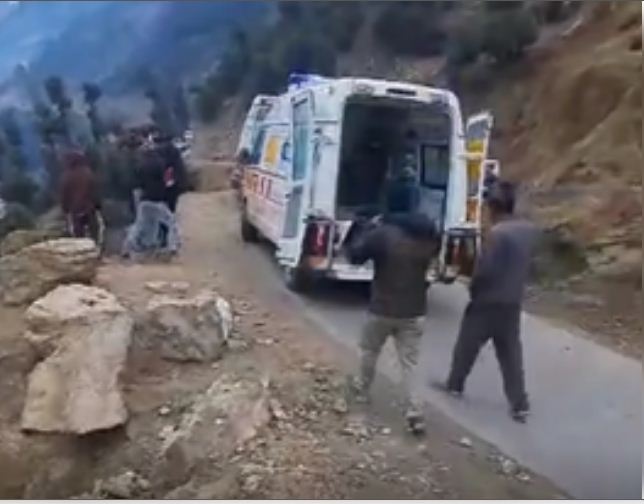 किश्तवाड़ में वाहन खाई में गिरा, चार लोगों की मौत और दो लापता 