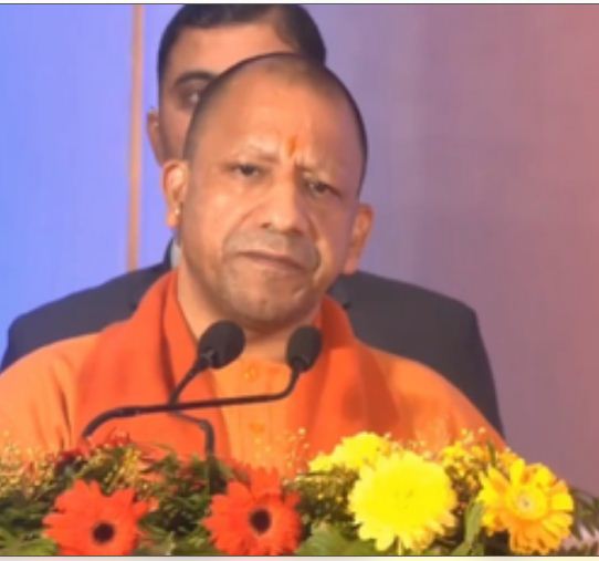 सीएम योगी ने गिनाई यूपी की उपलब्धियां, बोले - 'तंत्र वही है, बस सरकार का चेहरा बदला है'