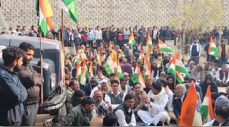 सीकर के रींगस में जवान सुल्तान सिंह बाजिया को शहीद का दर्जा देने की मांग को लेकर धरना 