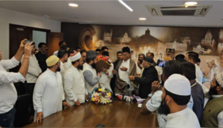 पीएम मोदी, उद्धव ठाकरे के बाद शरद पवार ने अजमेर भेजी चादर 