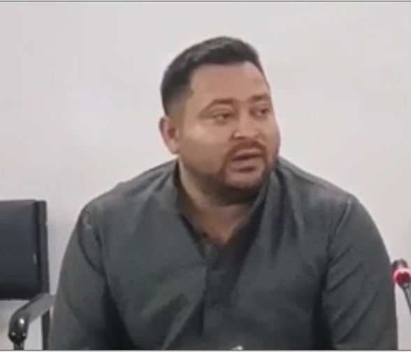 हम लोग गांधी मैदान में नियुक्ति पत्र बांटते थे, अब लाठीचार्ज होता है : तेजस्वी यादव 