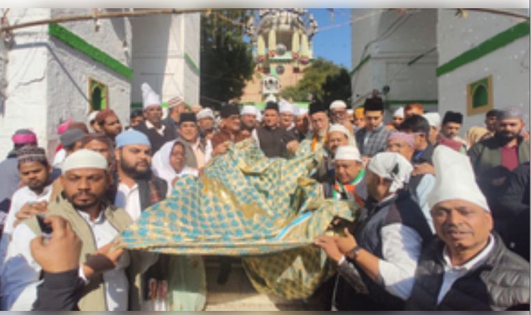 अजमेर: ख्वाजा गरीब नवाज के 813वें उर्स पर पेश की गई पूर्व सीएम अशोक गहलोत की चादर, पढ़ा गया भाईचारे का संदेश 