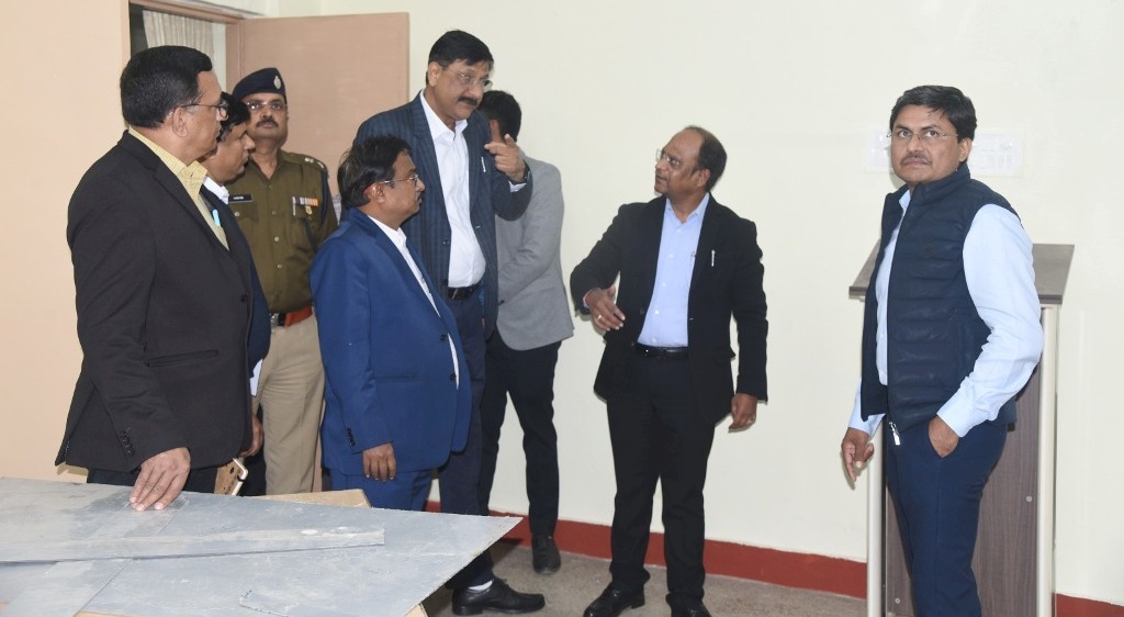 उप राष्ट्रपति 15 को सीयू में, संभागायुक्त, आईजी व कुलपति के बीच तैयारी पर बैठक उप राष्ट्रपति 15 को सीयू में, संभागायुक्त, आईजी व कुलपति के बीच तैयारी पर बैठक
