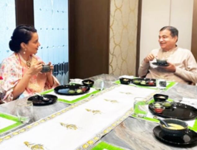 कंगना रनौत ने नितिन गडकरी के साथ किया ब्रेकफास्ट 