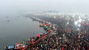 प्रयागराज में आज से शुरू हुए कुम्भ में करीब 50 लाख श्रद्धालुओं ने लगाई डुबकी