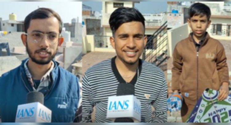 अमृतसर: धूमधाम से मनाया जा रहा लोहड़ी पर्व, बच्चे पतंग उड़ाने के लिए सूती धागे का इस्तेमाल कर रहे, चीन की डोर को बताया खूनी 