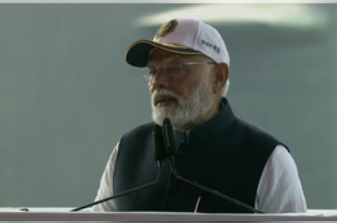 पीएम मोदी ने तीन युद्धपोत राष्ट्र को किया समर्पित, बोले- 'नौसेना को मजबूत करने की दिशा में बड़ा कदम' 