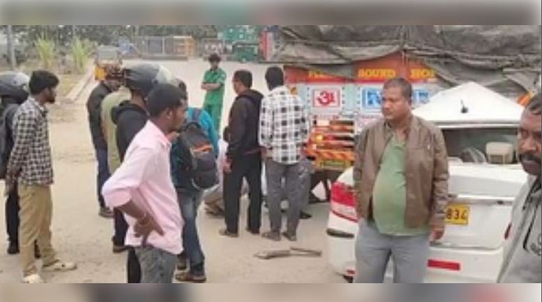 वारंगल-हैदराबाद हाईवे पर तेज रफ्तार कार ने लॉरी को मारी टक्कर , 2 की मौत 