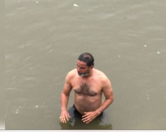 बिहार : जन सुराज के संस्थापक प्रशांत किशोर ने तोड़ा अनशन, गंगा में लगाई डुबकी 