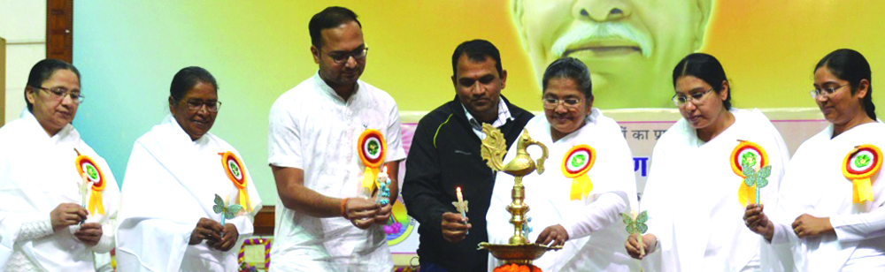 प्रशासन में उत्कृष्टता आध्यात्मिकता समावेश से आती है-विधात्री दीदी प्रशासन में उत्कृष्टता आध्यात्मिकता समावेश से आती है-विधात्री दीदी