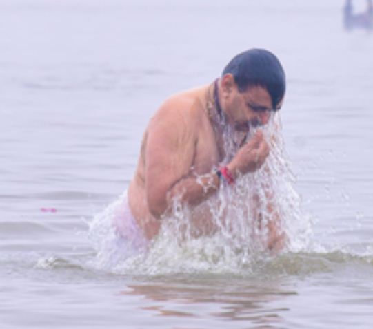 राजस्थान के सीएम भजनलाल ने महाकुंभ में लगाई आस्था की डुबकी 