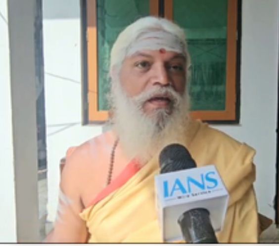 आईआईटी के बाद यूएस गए, फिर अध्यात्म के मार्ग पर भारत लौटे, अब वेदांत की शिक्षा दे रहे हैं आचार्य जयशंकर 