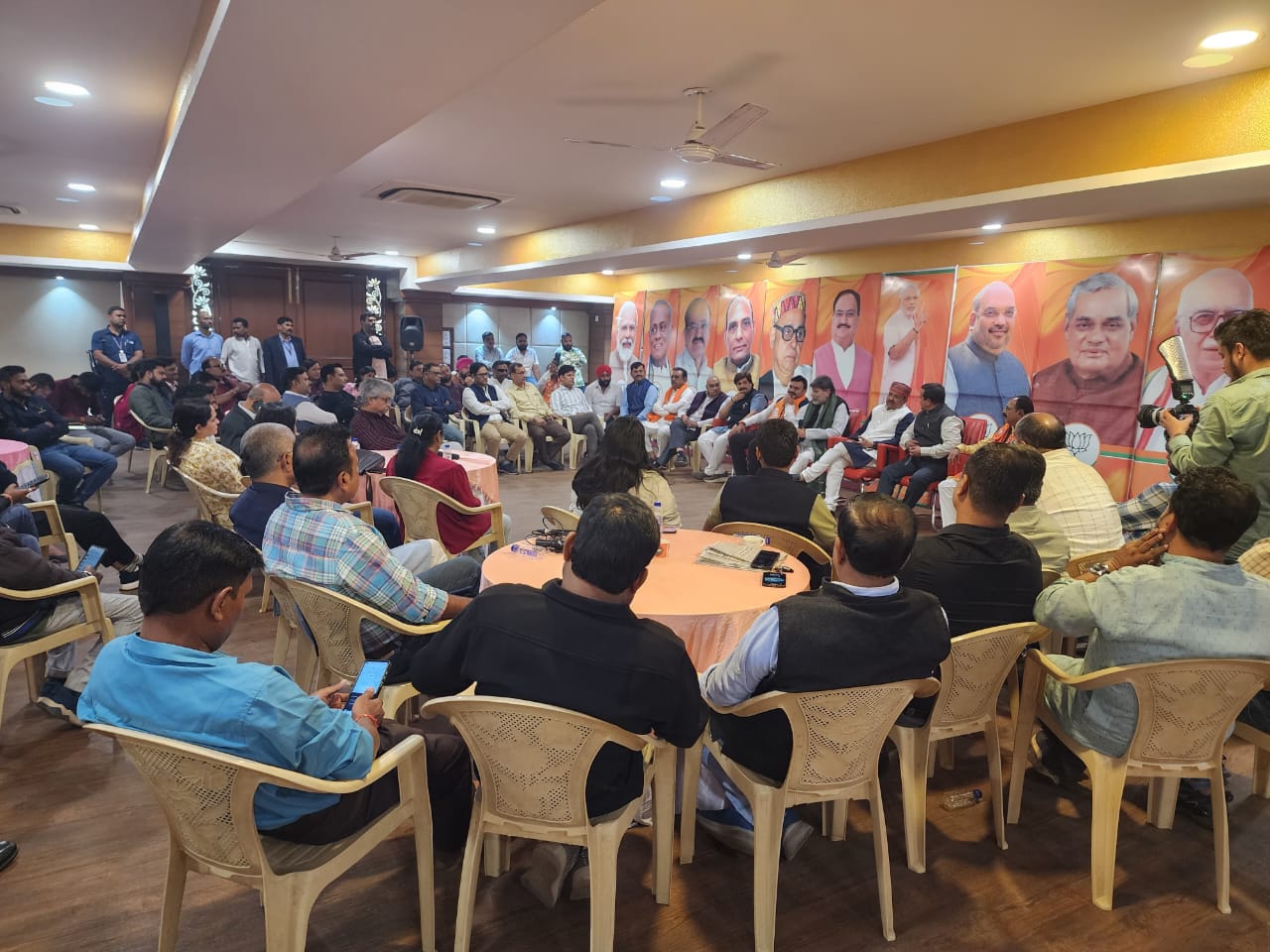 भाजपा प्रदेश अध्यक्ष की पत्रकारों के साथ 