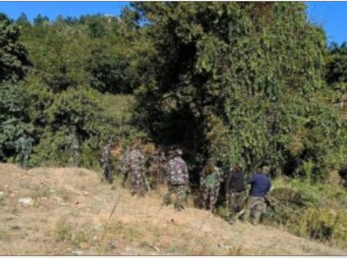 रांची : गुमला के जंगल में अपराधियों और पुलिस में मुठभेड़, एके-47 सहित भारी मात्रा में हथियार बरामद 