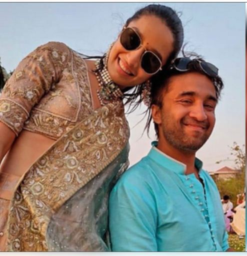 श्रद्धा ने सिद्धांत संग क्लिक कराई तस्वीर, कैप्शन में लिखा, 'गोगो के बच्चे देखो कितने अच्छे'