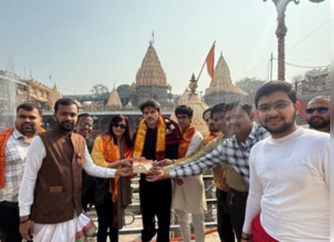 'स्काई फोर्स' के अहम किरदार वीर पहड़िया पहुंचे बाबा महाकाल के दरबार 