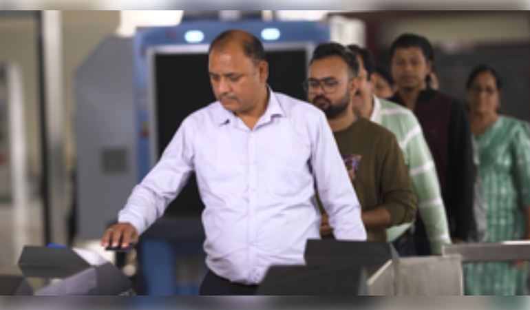 नमो भारत ट्रेन के यात्रियों को एनसीएमसी कार्ड के उपयोग पर मिलेगी 10 प्रतिशत की छूट 